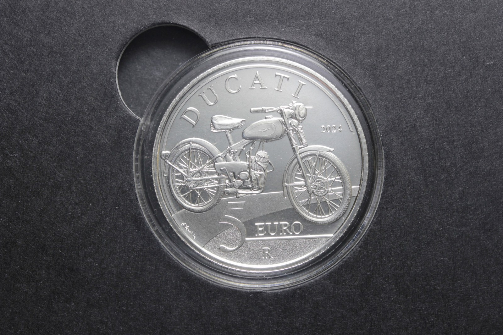 ITALIA 5 EURO 2024 DUCATI 60 FDC IN CONFEZIONE 